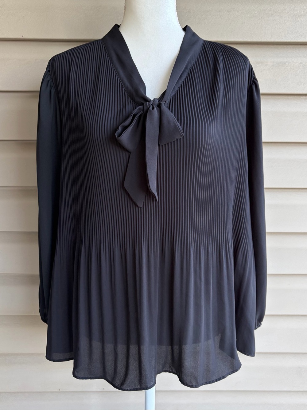 •Adrianna Papell• Black Pleated Long Sleeve Tie Neck Blouse - Size XL